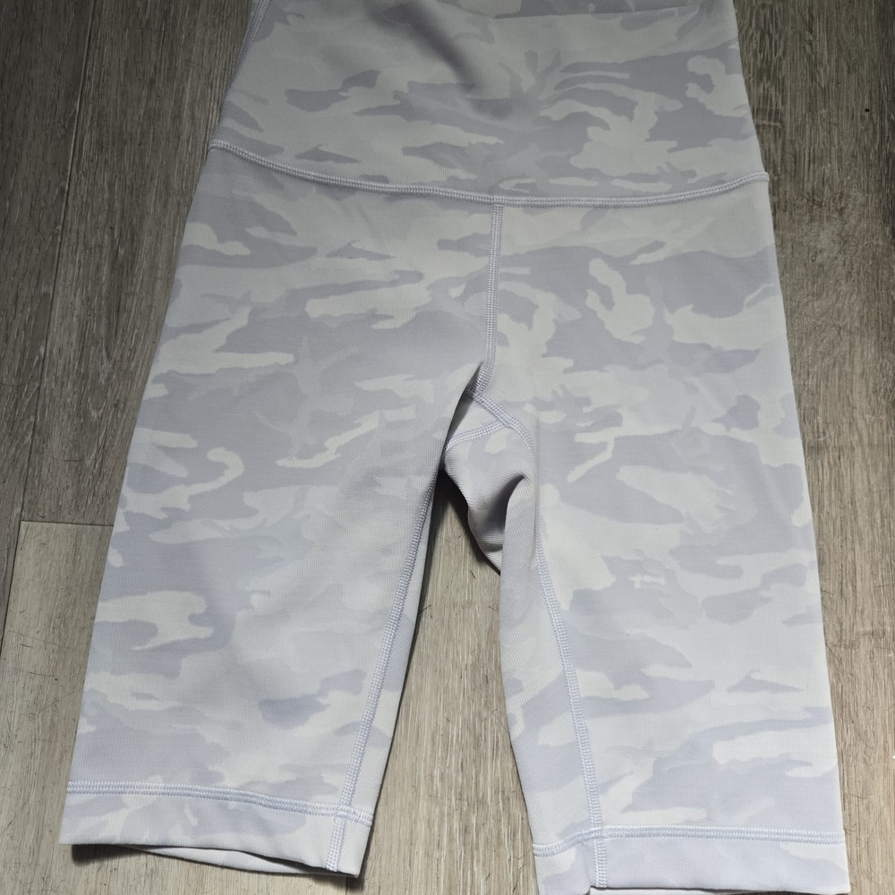 Lululemon Wunder Short Size 4 Camouflage Color Grey and White Size 4